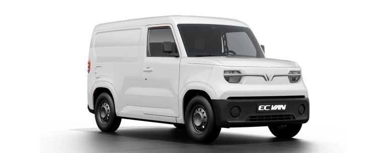 ecvan 04 minivan white 03